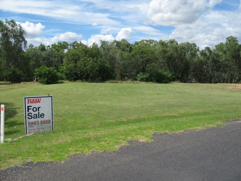 18 Billabong Crescent, Parkes NSW 2870