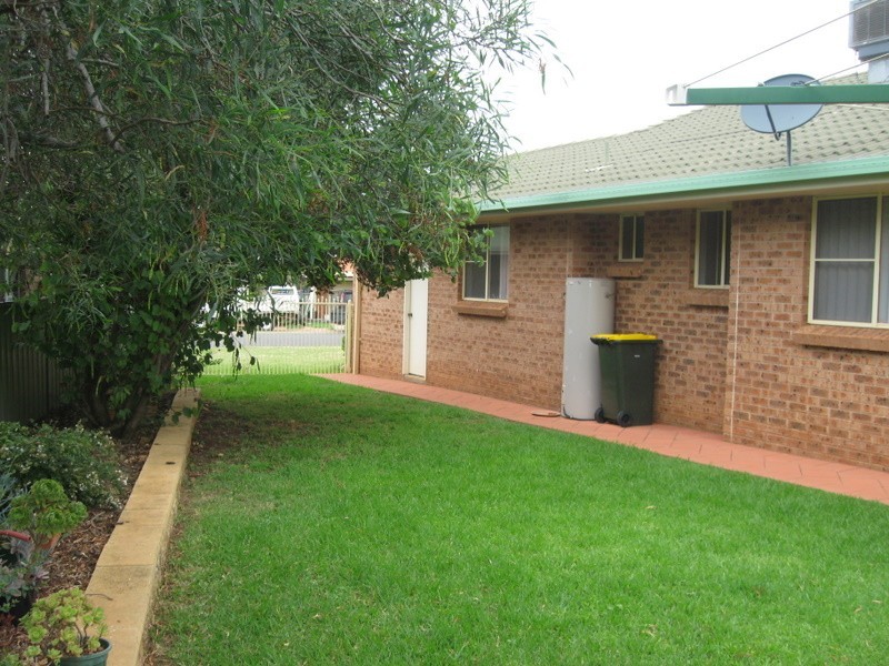 8 Golden Bar Drive, Parkes NSW 2870