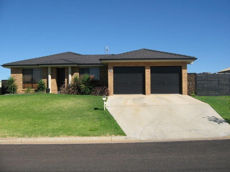 30 Blaxland Street, Parkes NSW 2870