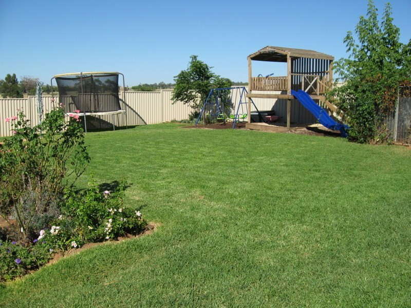 30 Blaxland Street, Parkes NSW 2870