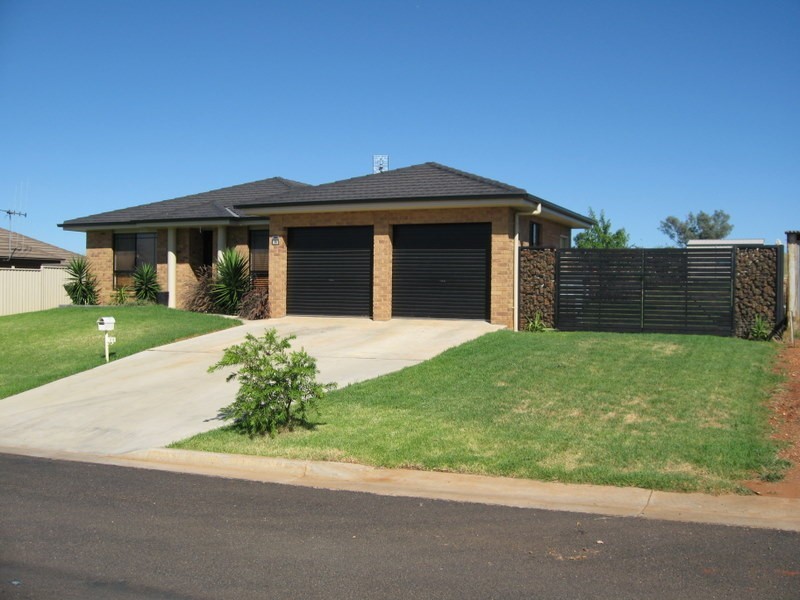 30 Blaxland Street, Parkes NSW 2870