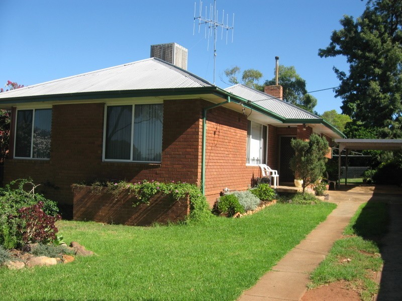 20 Mitchell Street, Parkes NSW 2870