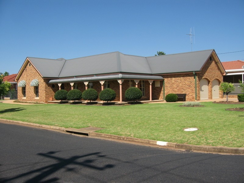 1 Barton Street, Parkes NSW 2870