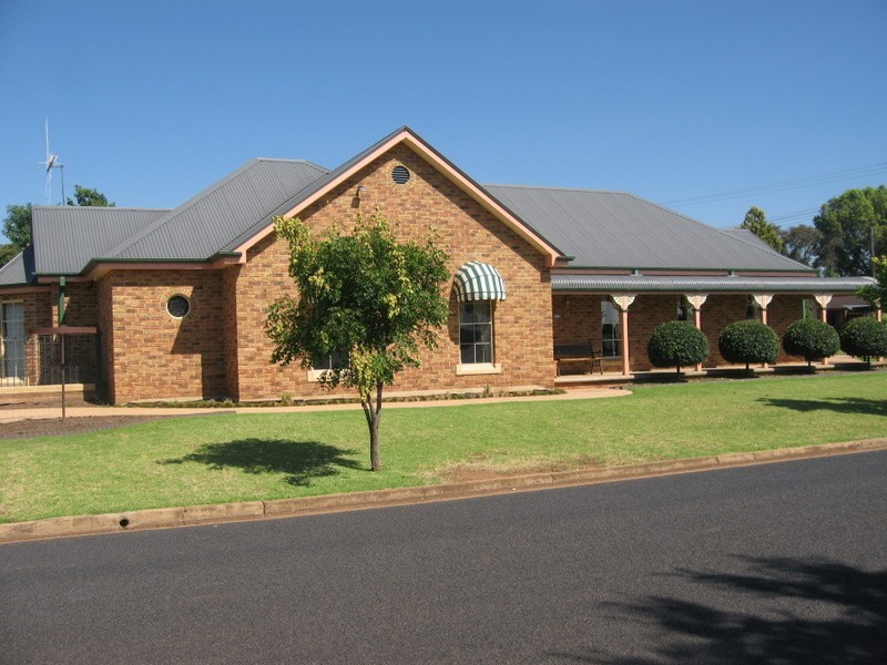 1 Barton Street, Parkes NSW 2870