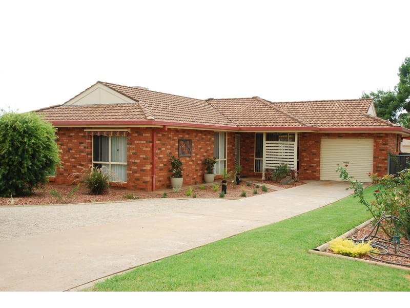 6 Mimosa Avenue, Parkes NSW 2870