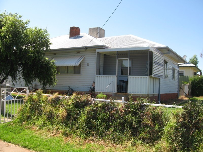 19  Mingelo Street, Peak Hill NSW 2869