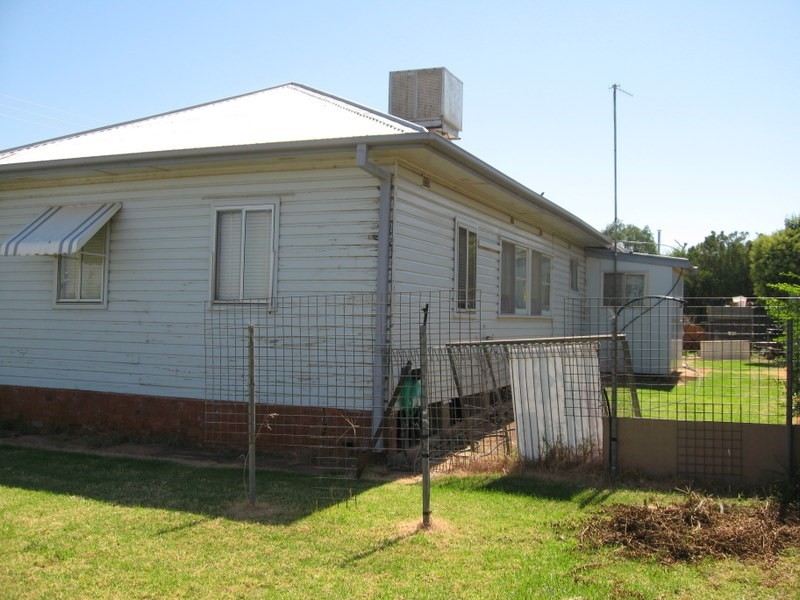 19  Mingelo Street, Peak Hill NSW 2869