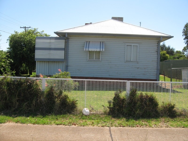 19  Mingelo Street, Peak Hill NSW 2869