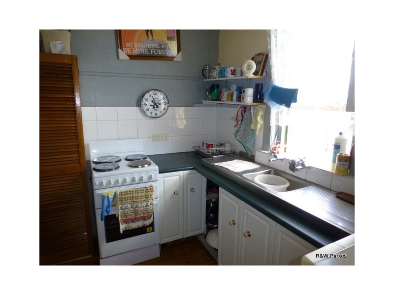 108 Caswell Street, Peak Hill NSW 2869