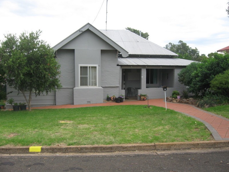 10 Alexandra Street, Parkes NSW 2870
