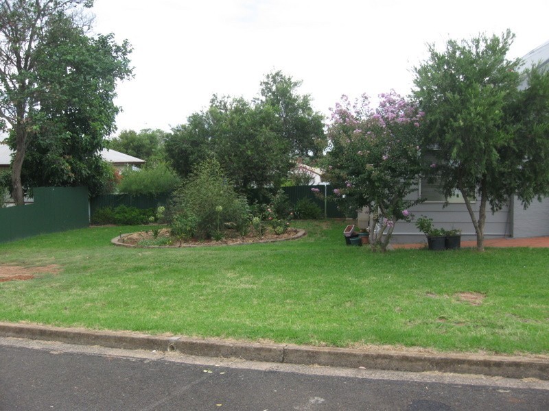 10 Alexandra Street, Parkes NSW 2870