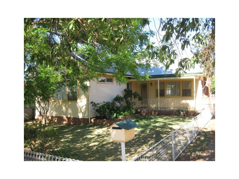 4 Waratah Street, Parkes NSW 2870
