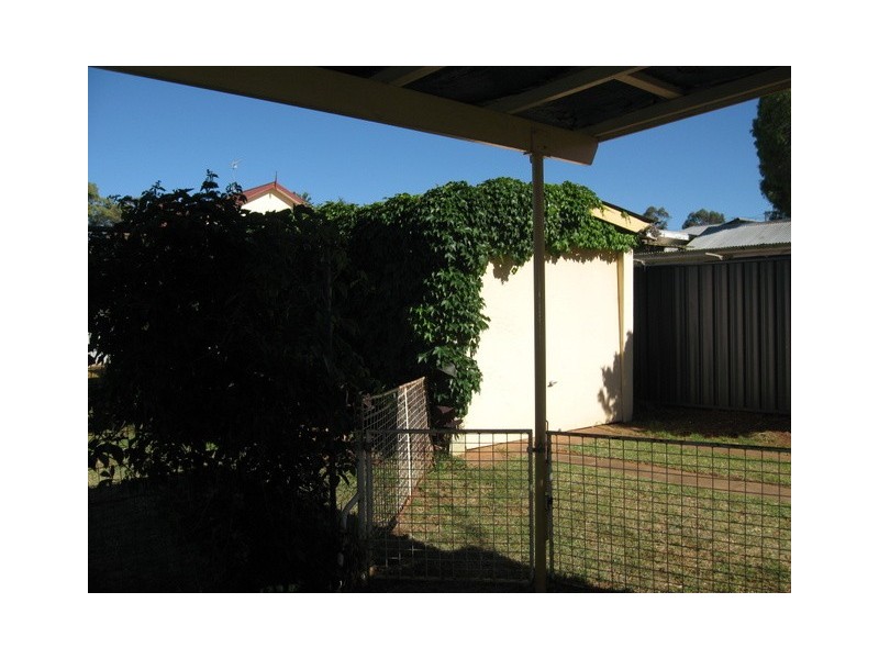 4 Waratah Street, Parkes NSW 2870