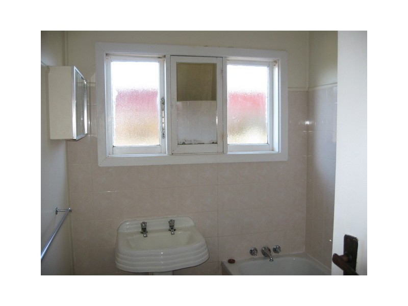 4 Waratah Street, Parkes NSW 2870