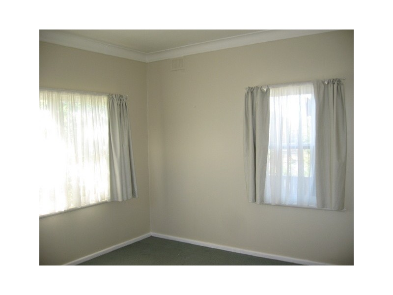 4 Waratah Street, Parkes NSW 2870