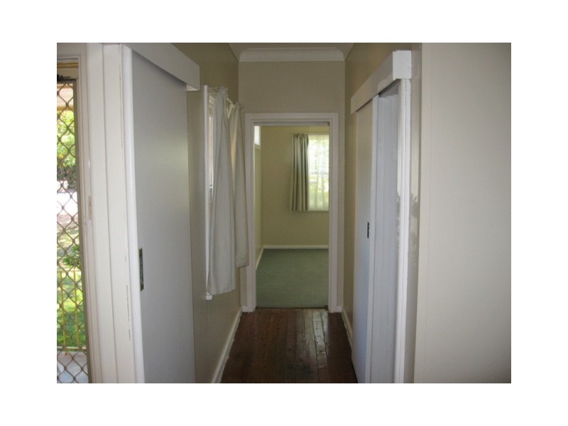 4 Waratah Street, Parkes NSW 2870