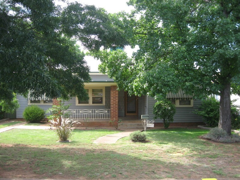 8 Carrington Street, Parkes NSW 2870