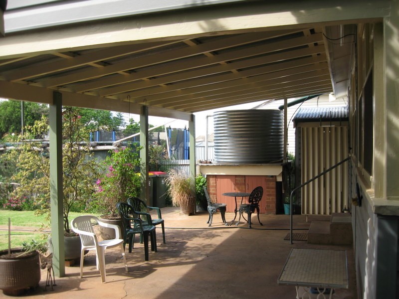 8 Carrington Street, Parkes NSW 2870