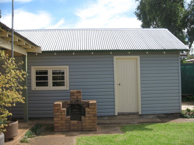 8 Carrington Street, Parkes NSW 2870