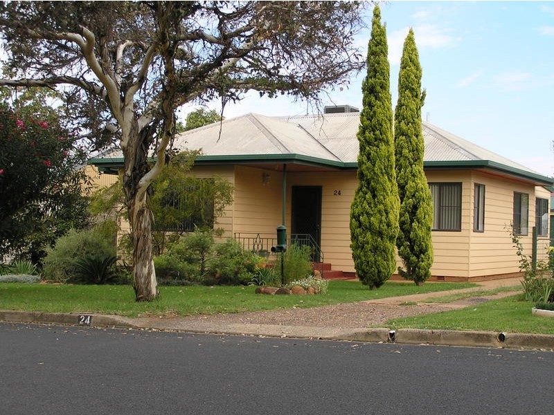 24 Waratah Street, Parkes NSW 2870