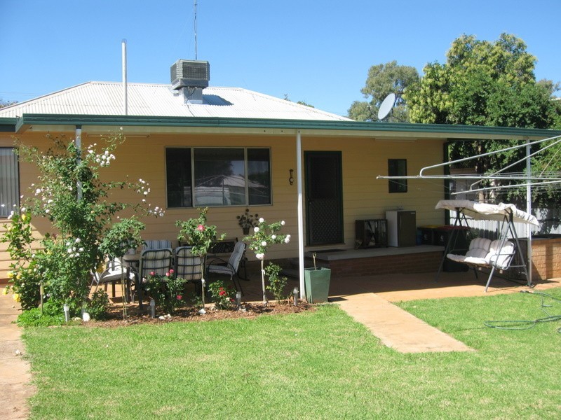 24 Waratah Street, Parkes NSW 2870