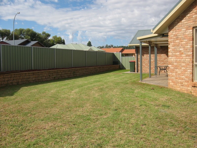 4 Clancy Place, Parkes NSW 2870