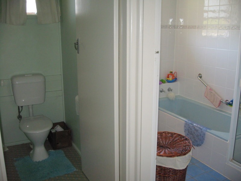 2 Evans Place, Parkes NSW 2870