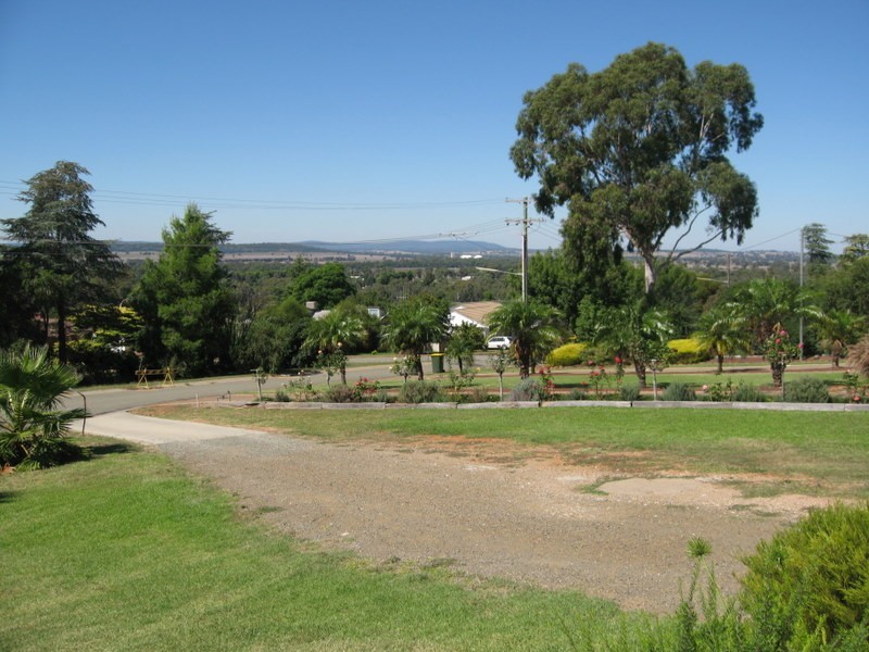 2 Evans Place, Parkes NSW 2870