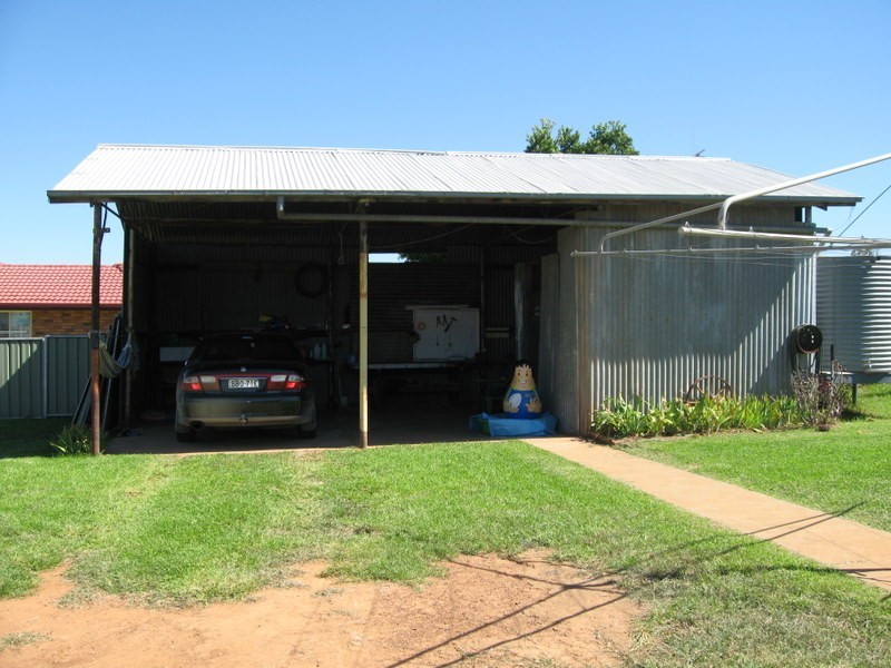 2 Evans Place, Parkes NSW 2870