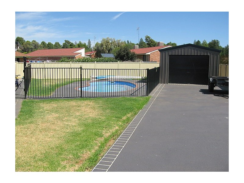 39 Glenburnie Close, Parkes NSW 2870