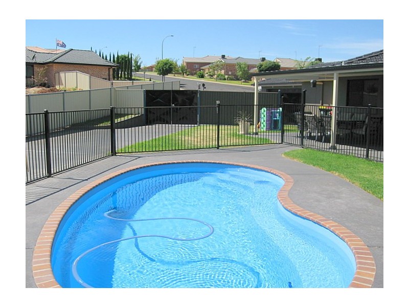 39 Glenburnie Close, Parkes NSW 2870