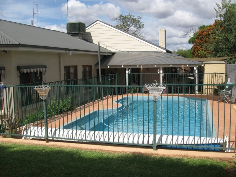 4 Thurlstone Street, Parkes NSW 2870