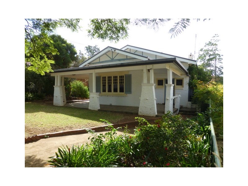 45 East Street, Parkes NSW 2870