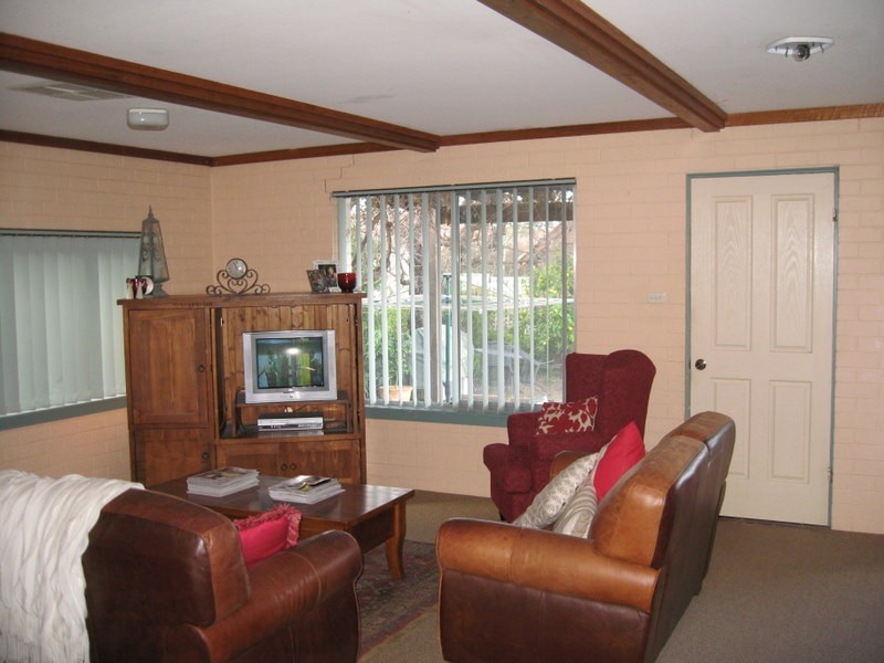 45 East Street, Parkes NSW 2870