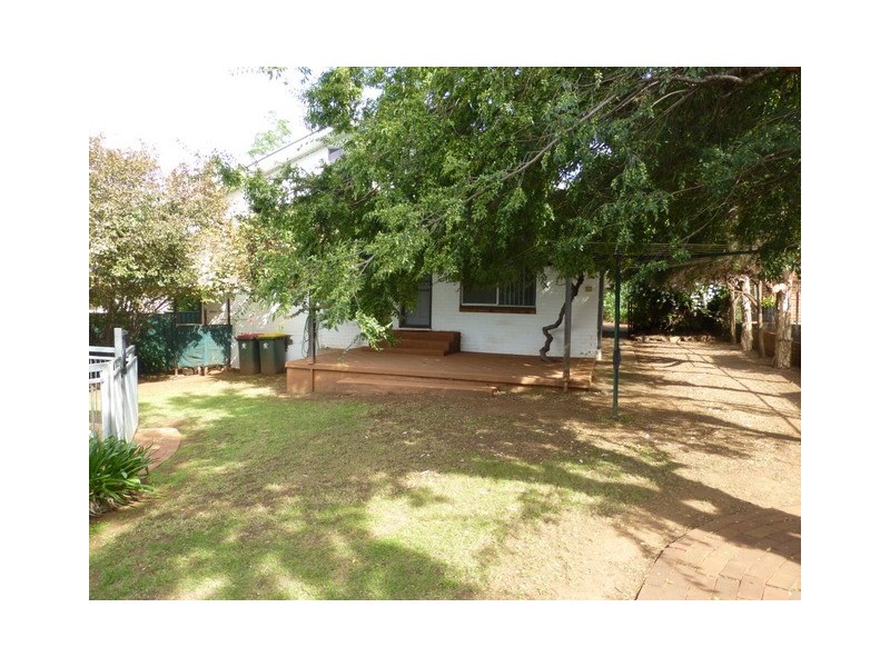 45 East Street, Parkes NSW 2870
