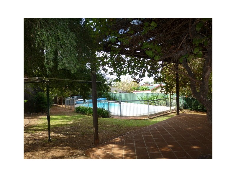 45 East Street, Parkes NSW 2870