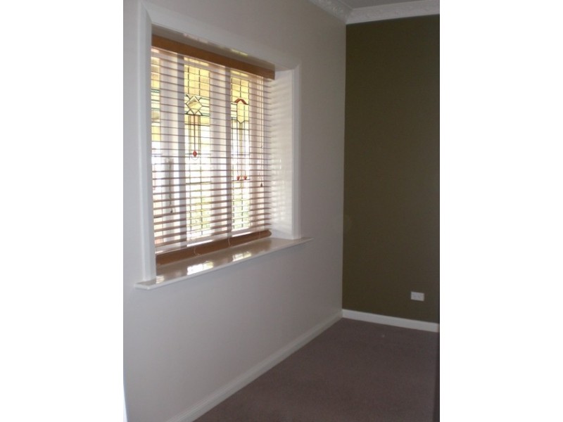 6 Thurlstone Street, Parkes NSW 2870