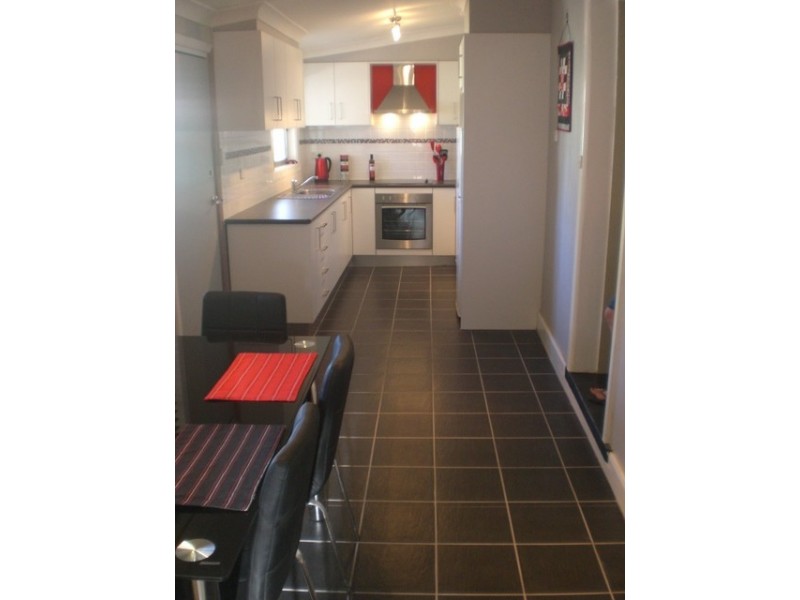 6 Thurlstone Street, Parkes NSW 2870