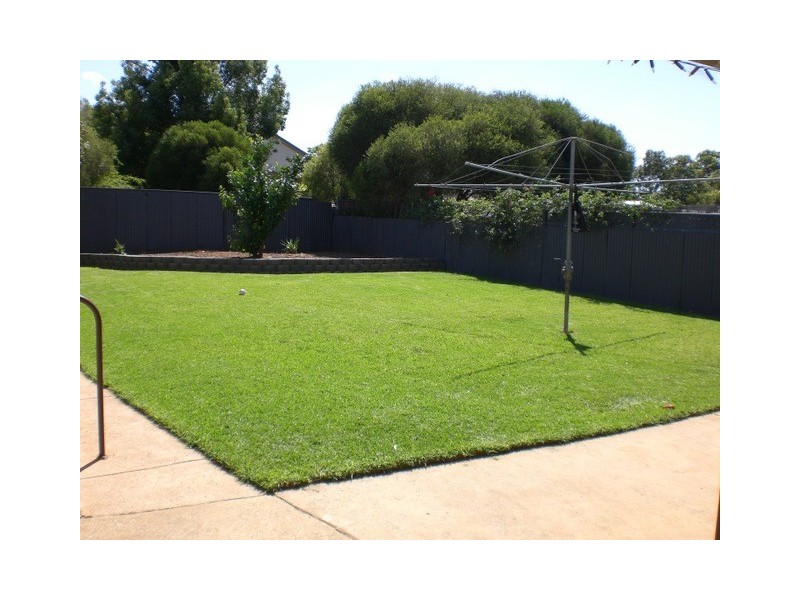 6 Thurlstone Street, Parkes NSW 2870