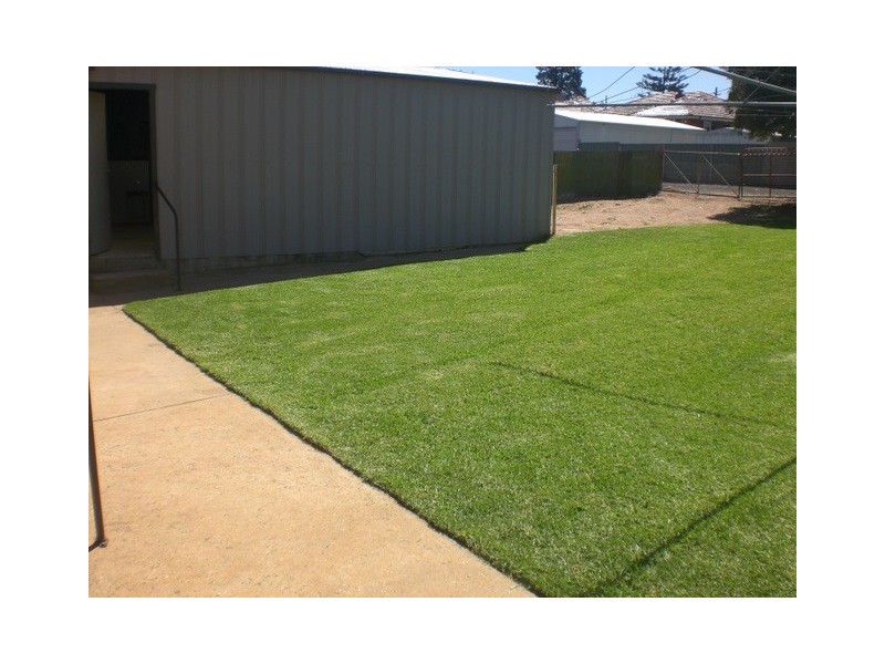 6 Thurlstone Street, Parkes NSW 2870