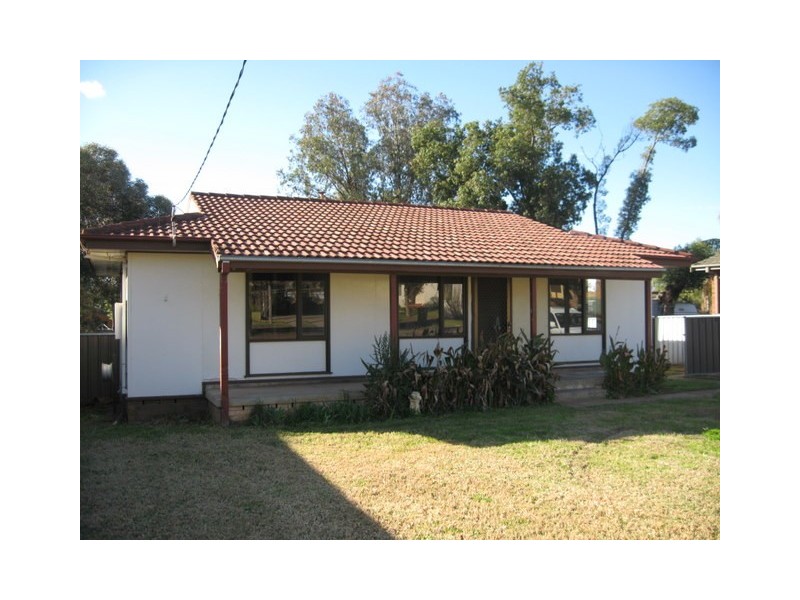 14 Callaghan Street, Parkes NSW 2870