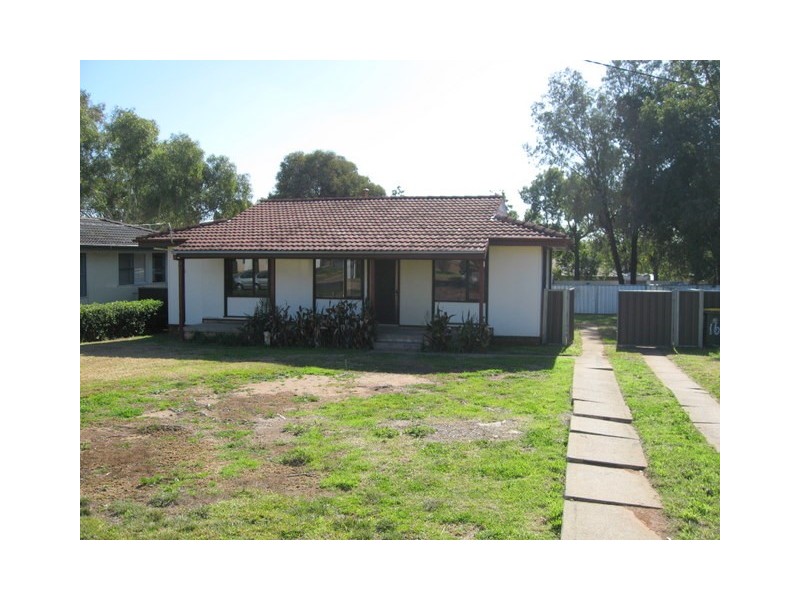 14 Callaghan Street, Parkes NSW 2870
