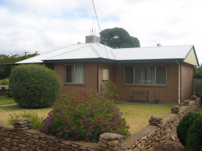 28 Mingelo Street, Peak Hill NSW 2869