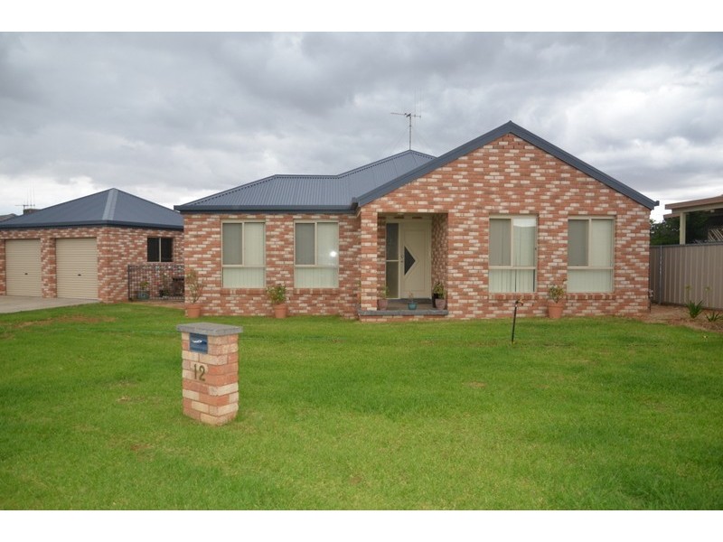 12 Noonan Street, Parkes NSW 2870