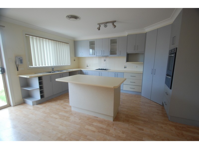 12 Noonan Street, Parkes NSW 2870
