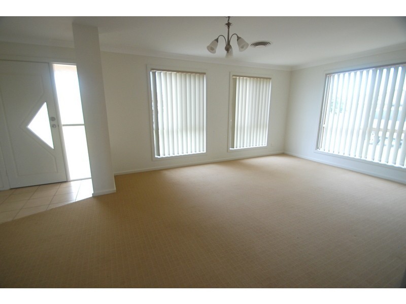 12 Noonan Street, Parkes NSW 2870