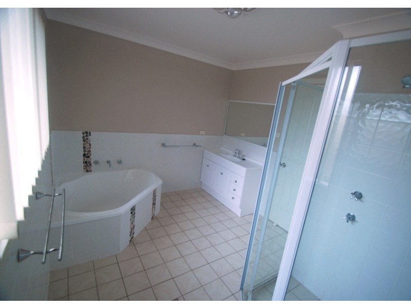12 Noonan Street, Parkes NSW 2870