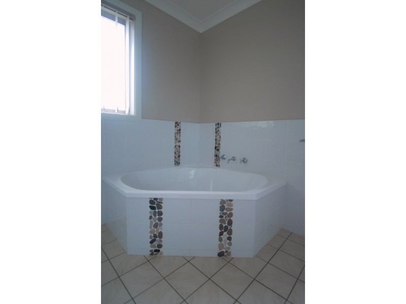12 Noonan Street, Parkes NSW 2870