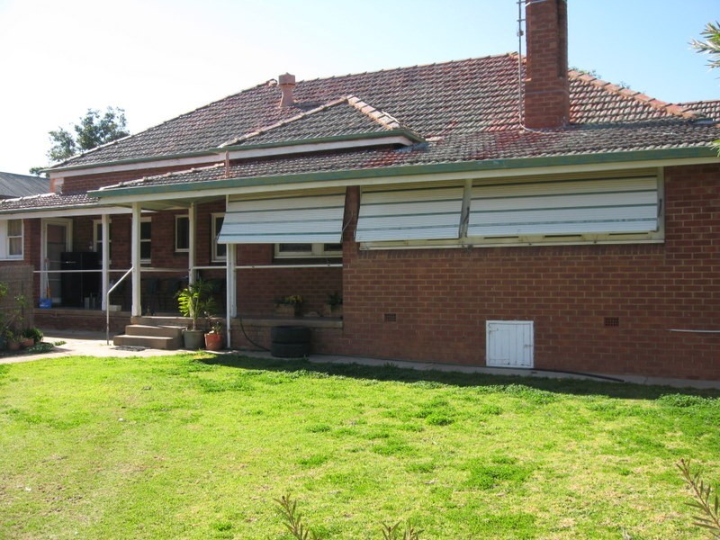2 Phillips Street, Parkes NSW 2870