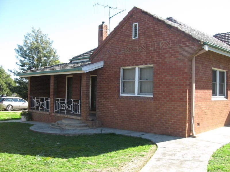 2 Phillips Street, Parkes NSW 2870